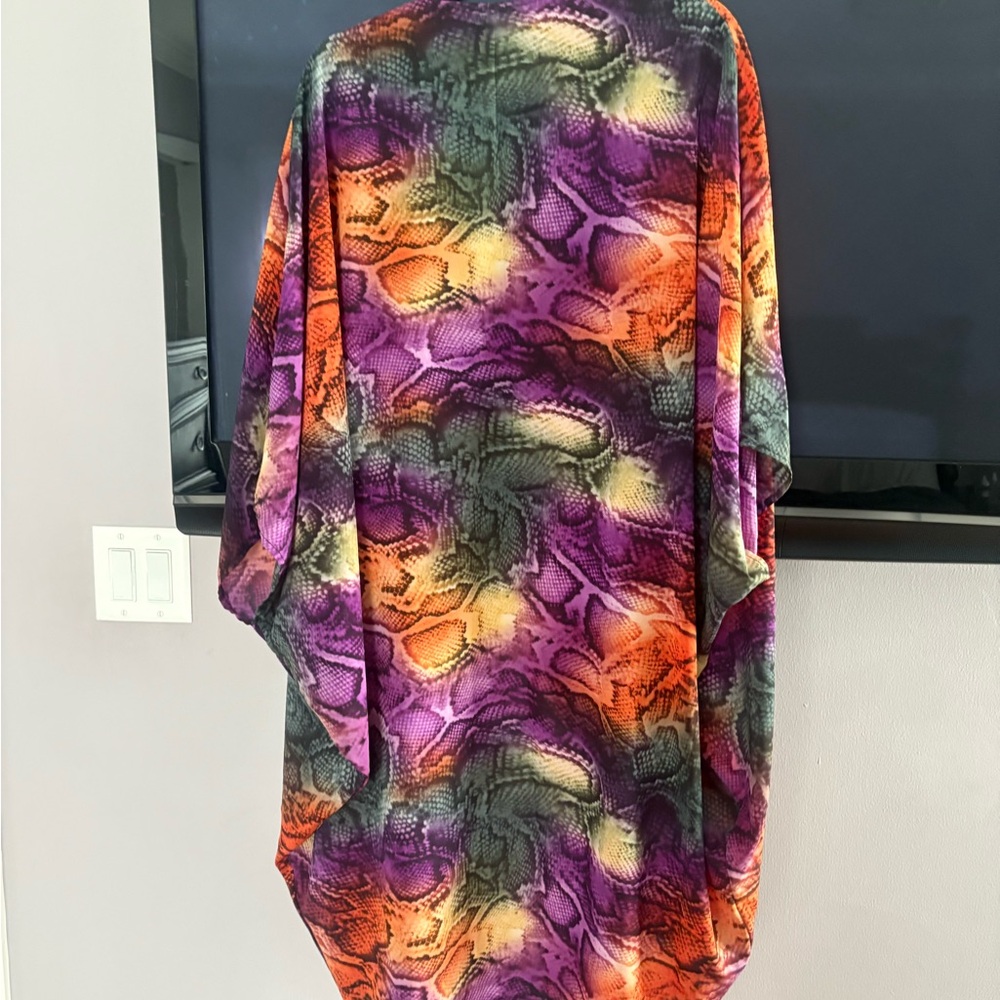 Colorful Cape - Picture 2 of 3